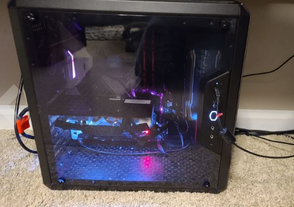 Acrylic glass side panel in Cooler Master case